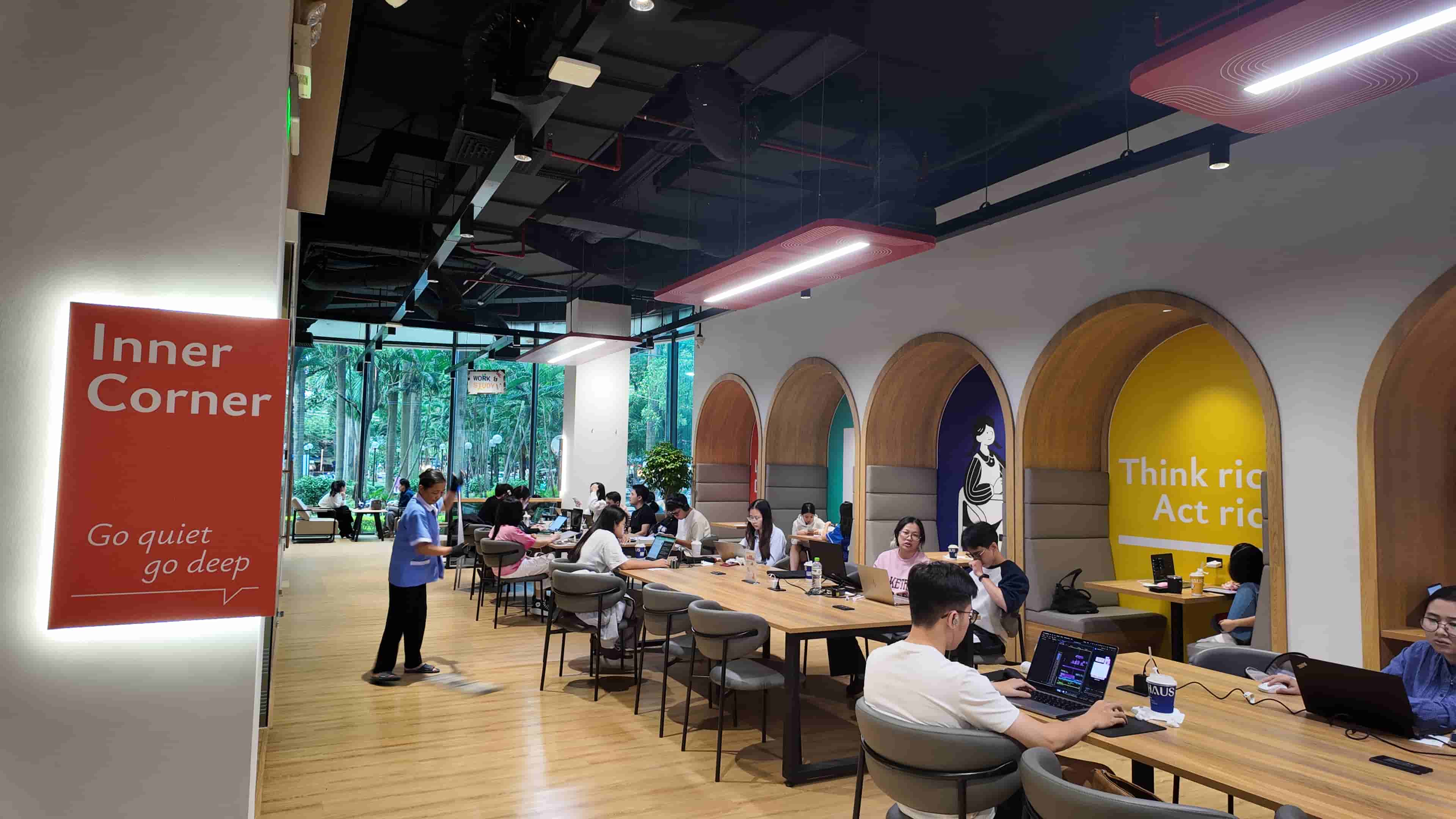 Thiết kế quán cafe coworking đông khách